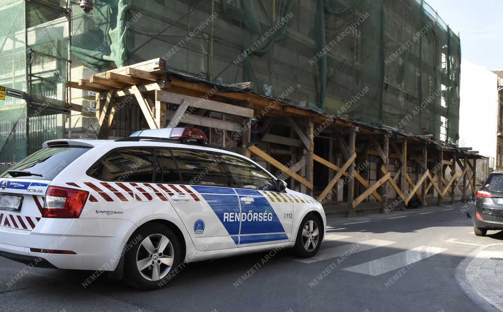 Városkép - Budapest - Rendőrautó