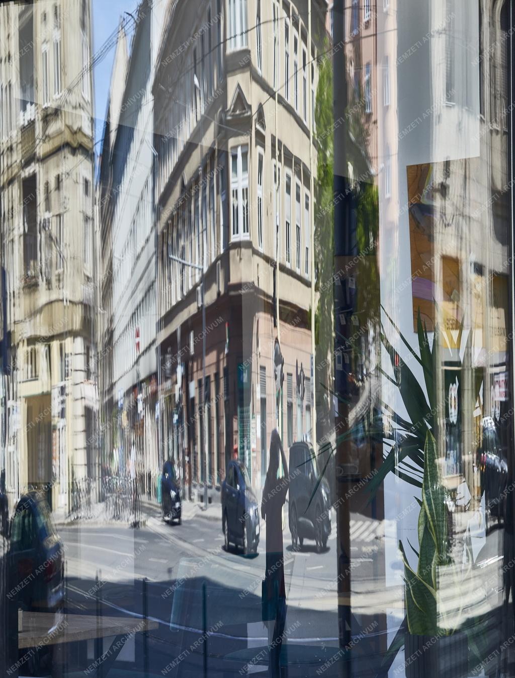 Vendéglátás - Budapest -  Montage Budapest kávézó a Margit körúton