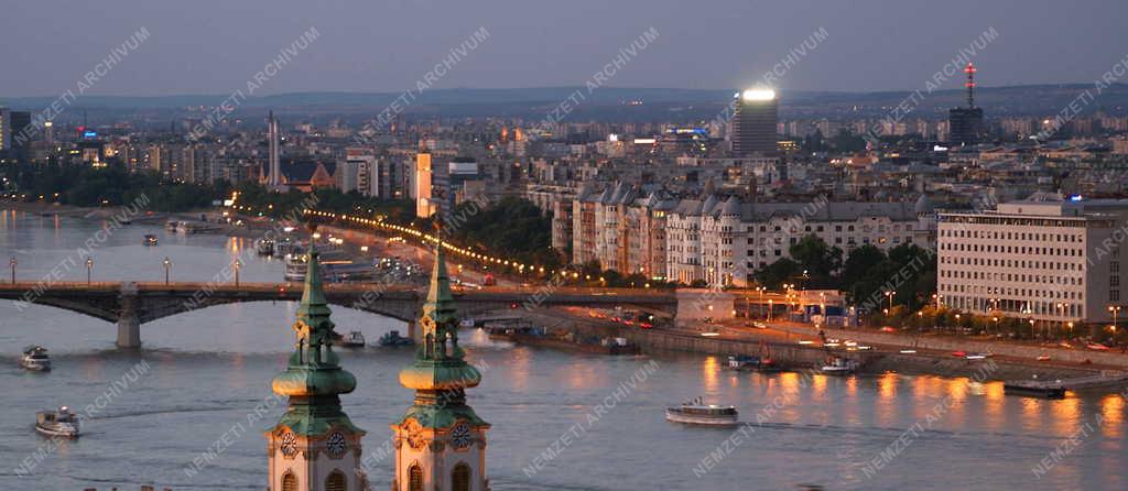 Budapest - Városkép - Esti panoráma a Dunával