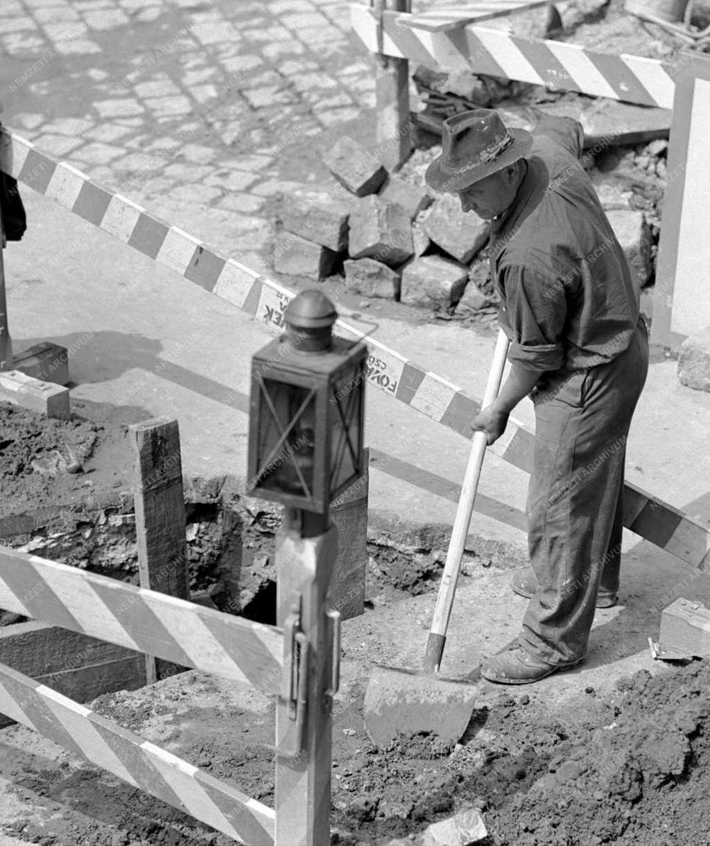 Közmű - Új főnyomó vezetéket fektetnek le a IX. kerületben