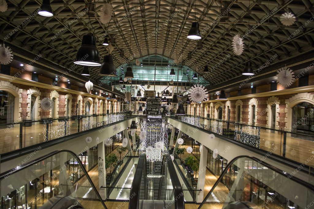 Épület - Budapest - A Bálna kereskedelmi, kulturális centrum