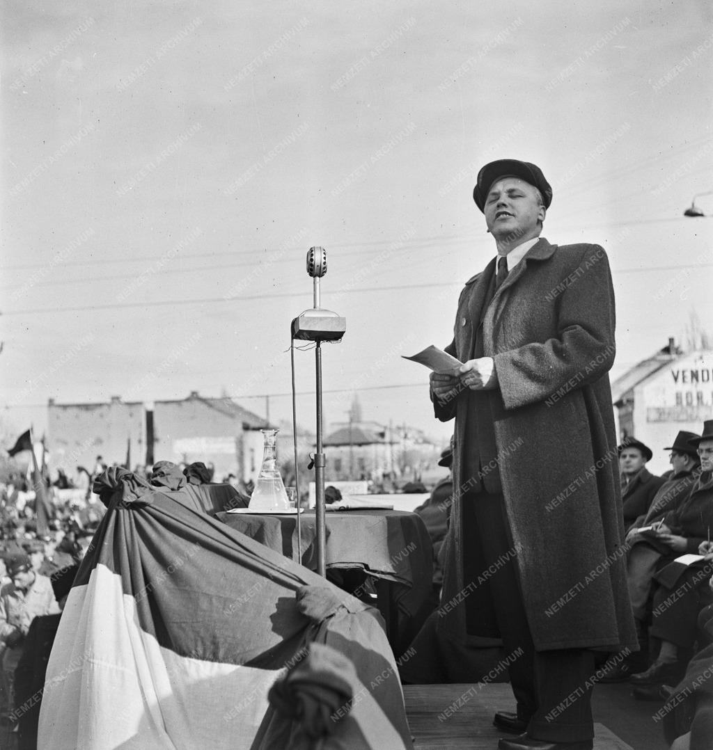 Közlekedés - A nyíregyházi állomásépület átadása 