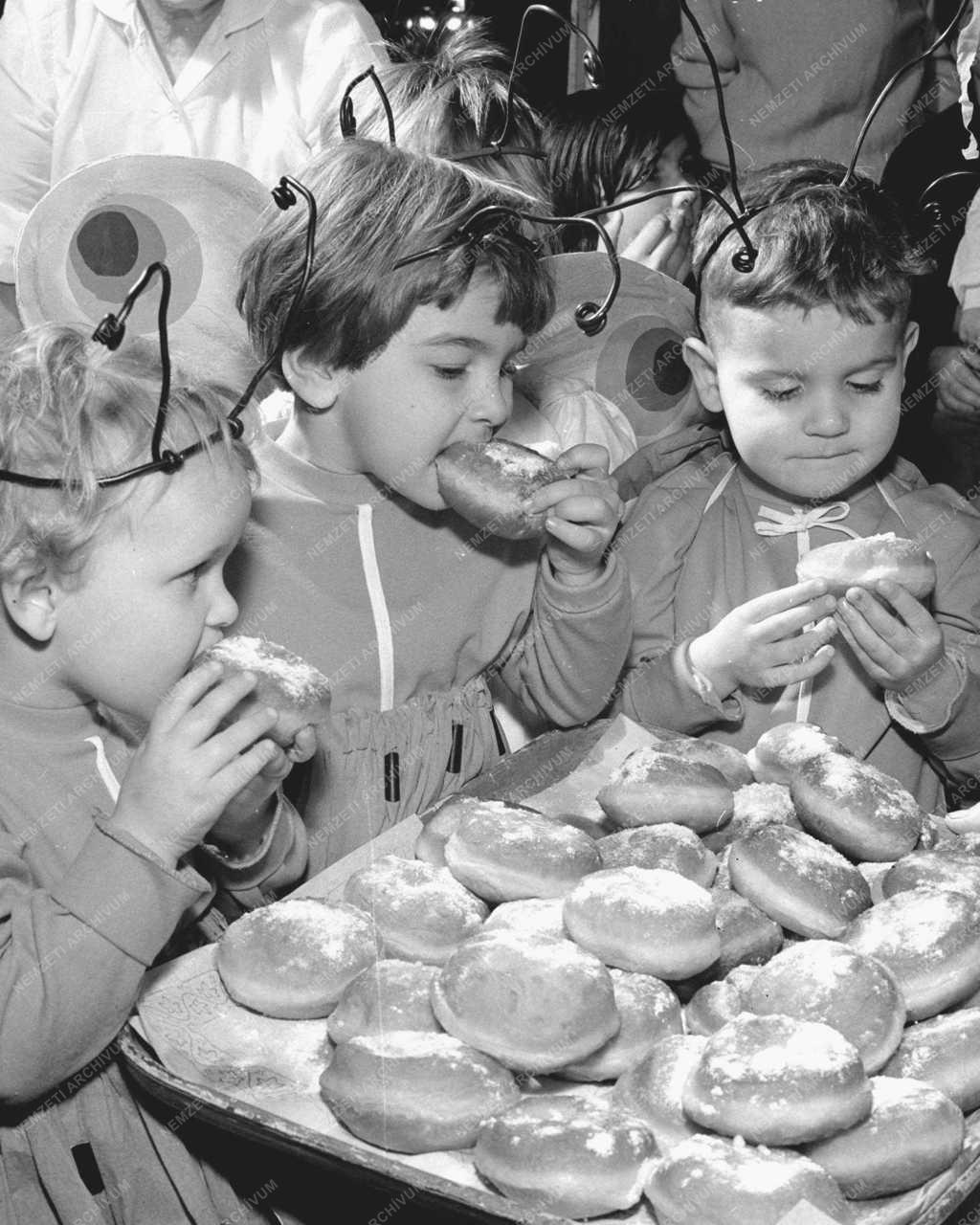 Népszokás - Farsang a Fóti Gyermekvárosban
