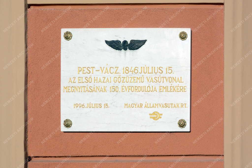 Emléktábla - Vác - A 150 éves váci vasútvonal emléktáblája