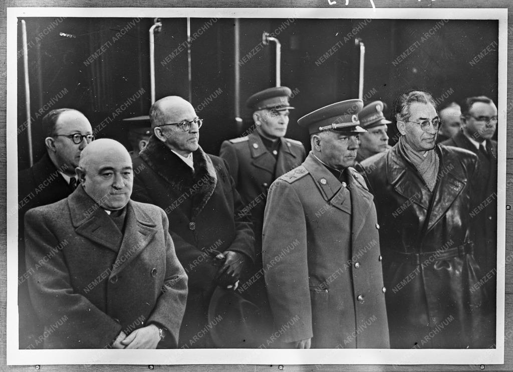 Külpolitika - Vorosilov Budapesten