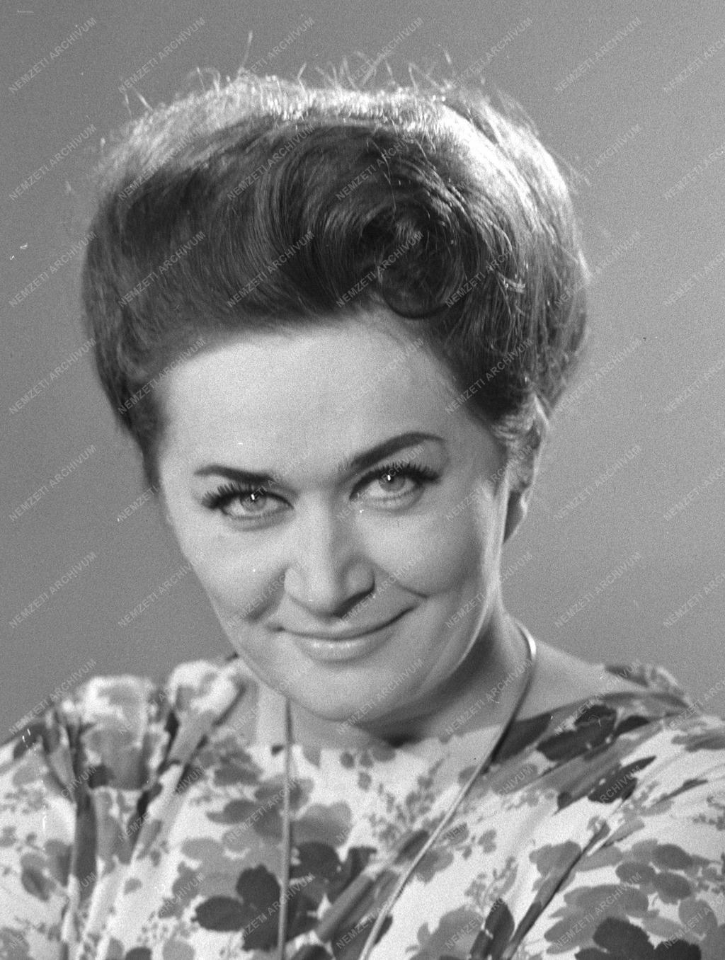 Kultúra - Moldován Stefánia  operaénekesnő