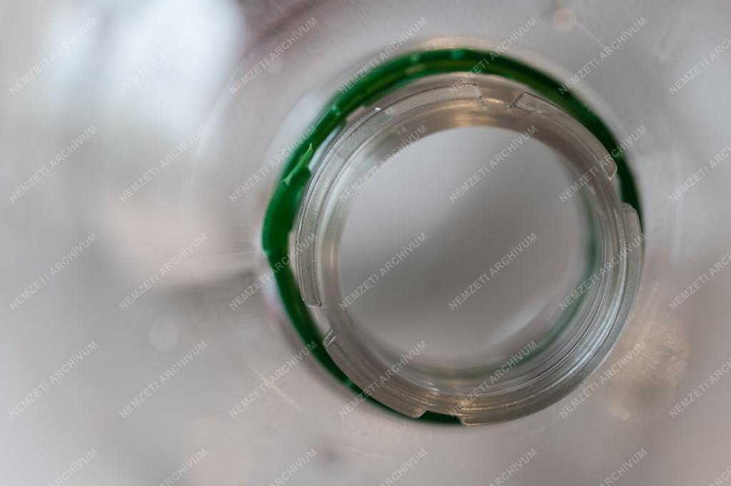 Tárgyfotó - PET palackos ásványvíz