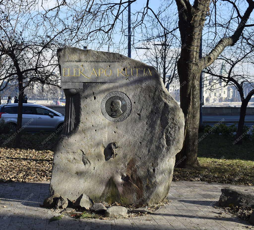 Városkép - Budapest - Elek apó kútja 