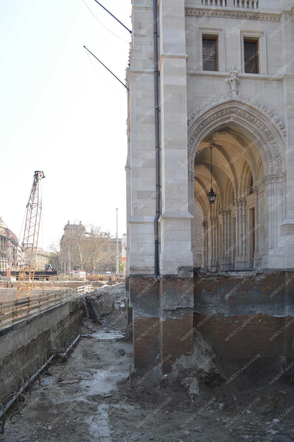 Beruházás - Budapest - A Kossuth Lajos tér rekonstrukciója