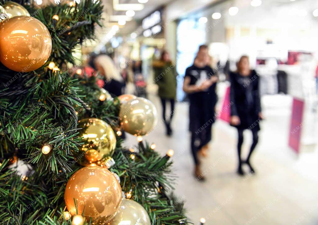 Kereskedelem - Debrecen - Karácsonyi vásár a  Fórum bevásárlóközpontban