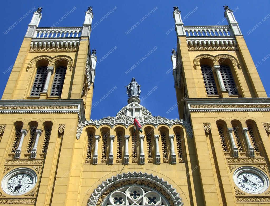 Egyházi épület - Fót - Ybl-tervezte katolikus templom 