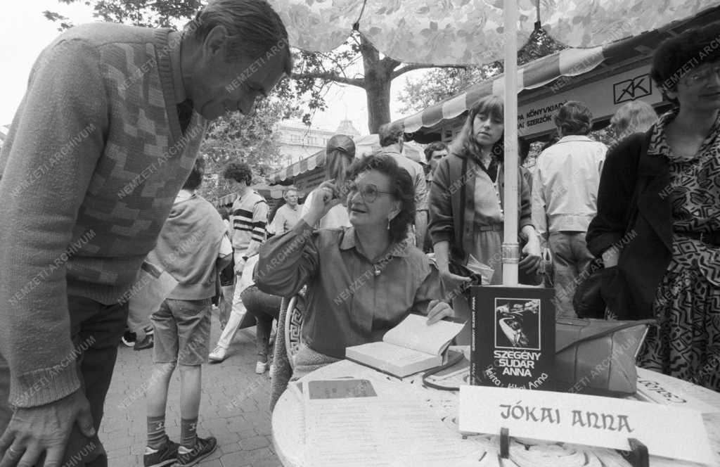 Irodalom - Rendezvény - Jókai Anna a 60. Ünnepi Könyvhéten