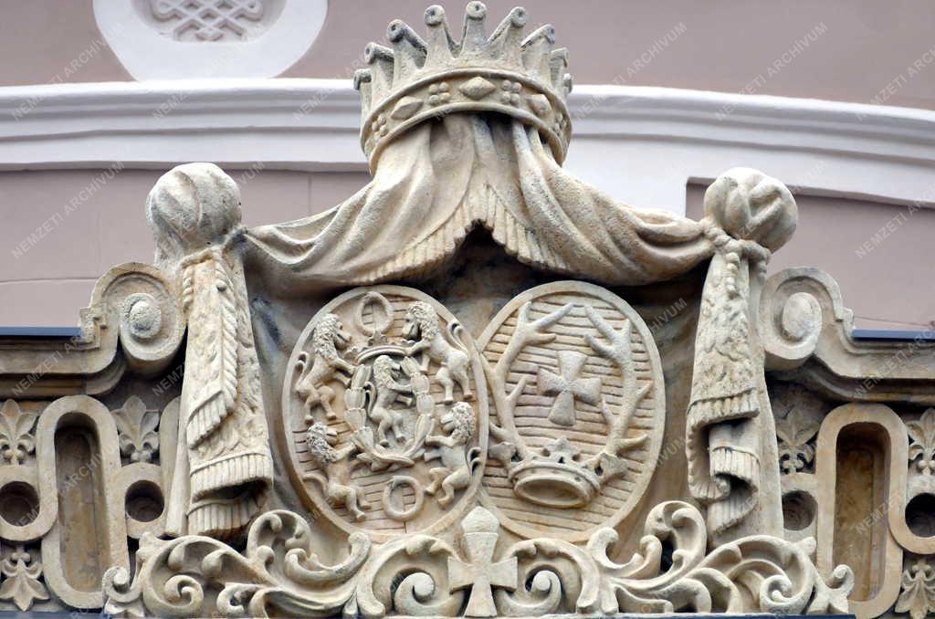 Városkép - Várpalota - Az egyesített Waldstein-Zichy címer