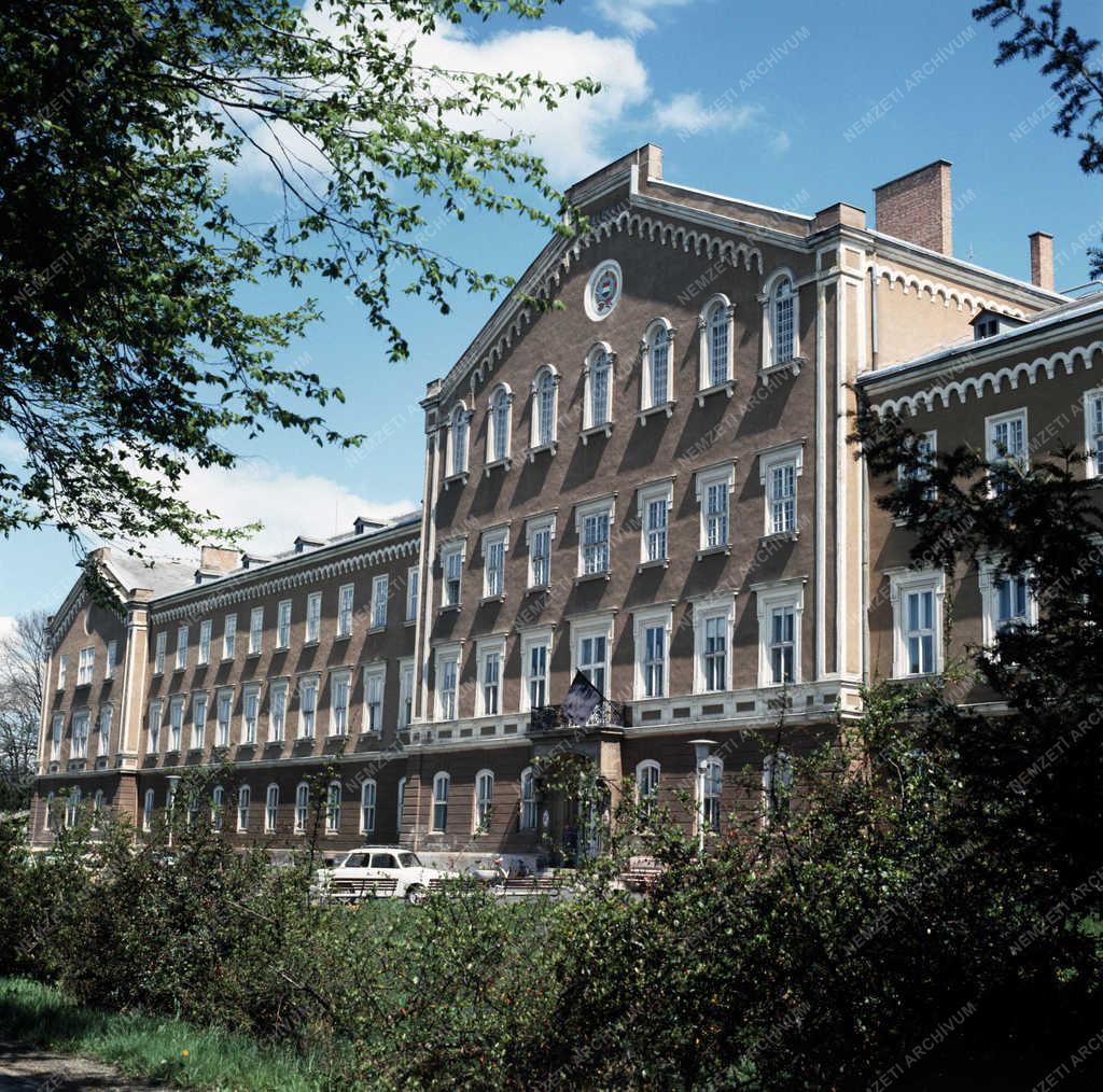 Városkép - Kőszeg - Iskola a határon