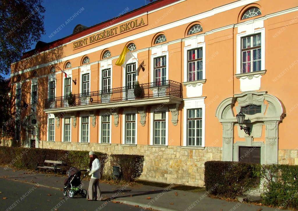 Esztergom - Szent Erzsébet Iskola