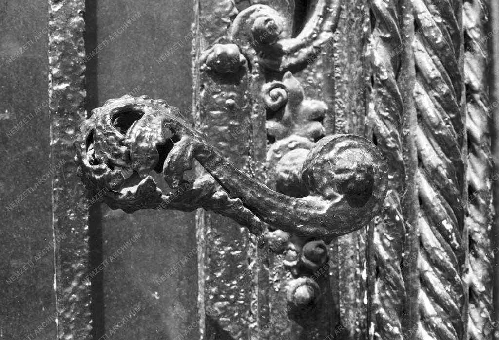 Műemlék – Belváros – Ódon kapuk