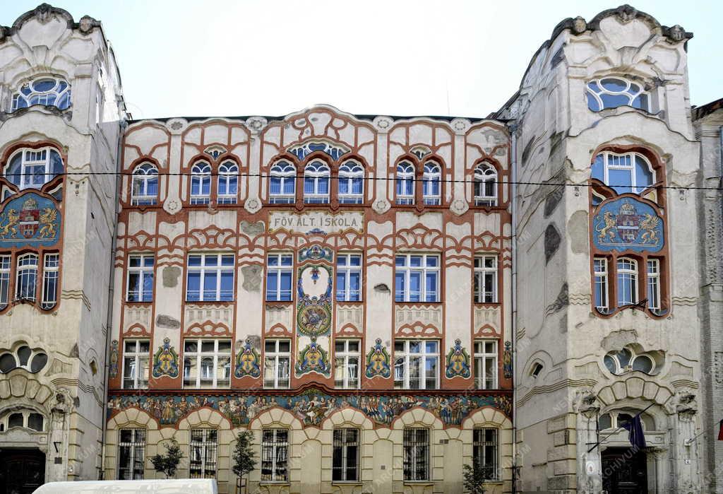 Oktatási létesítmény - Budapest - Kéttannyelvű Általános Iskola