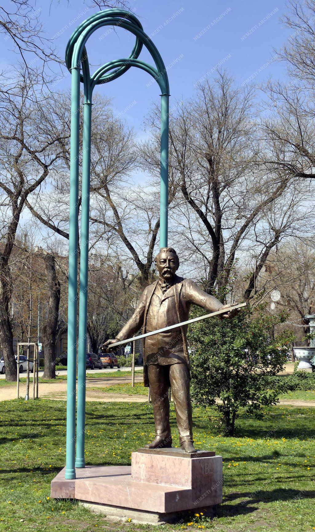 Városkép - Székesfehérvár - Ybl Miklós szobra