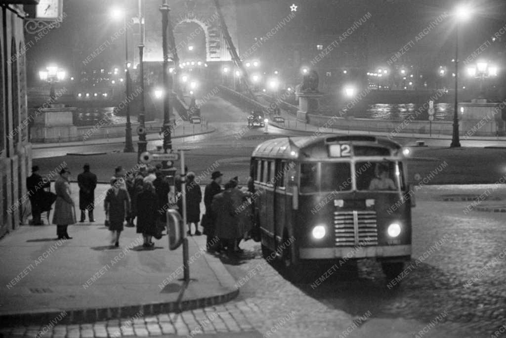 Esti Budapest - Április negyedikei díszkivilágítás