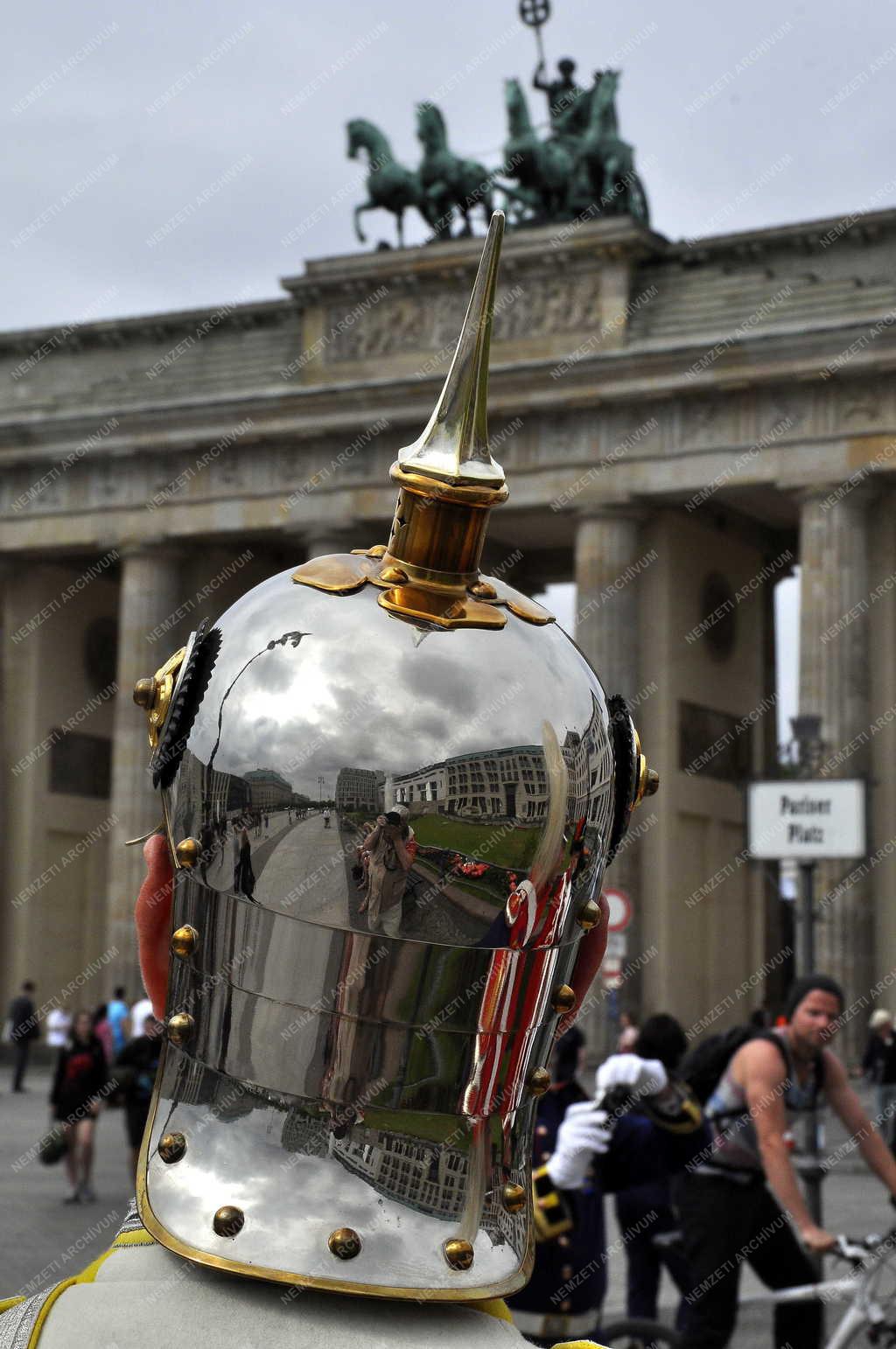 Érdekesség - Berlin - A Pariser Platz tükörképe