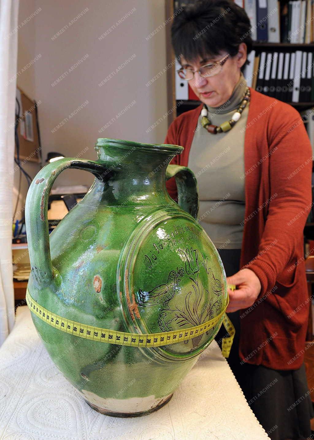 Népművészet - Debrecen - Új műtárgy a Déri Múzeumban