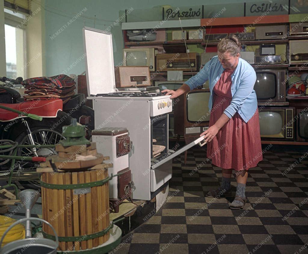 Kereskedelem - Műszaki bolt