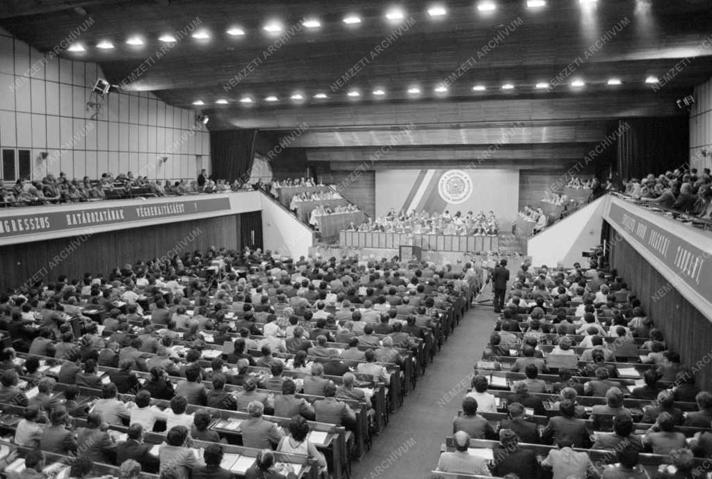 Belpolitika - Szocialista brigádvezetők tanácskozása