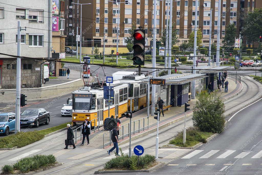 Közlekedés - Budapest - Villamos Kőbányán