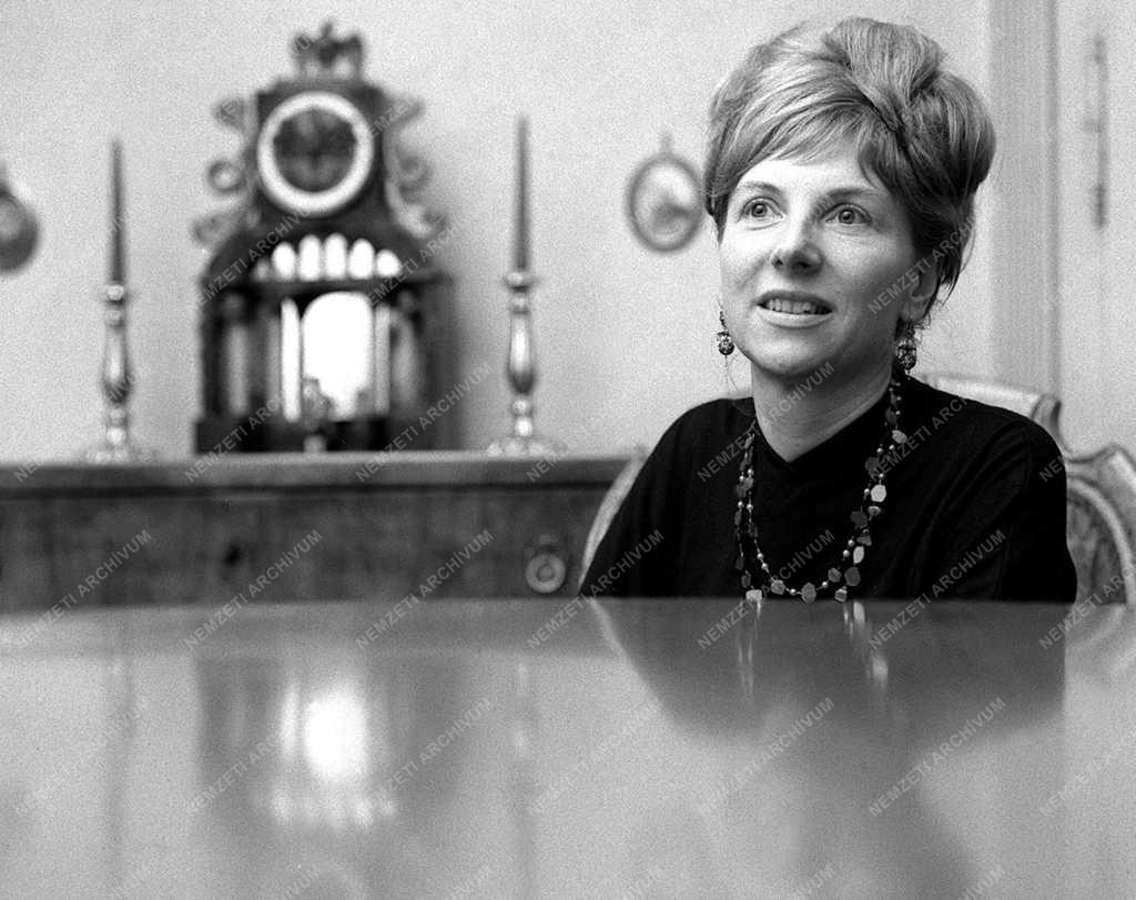 Művész portré - Kistétényi Melinda otthonában