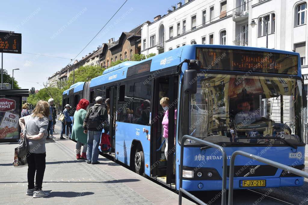 Városkép - Közlekedés - Budapest - Móricz Zsigmond körtér