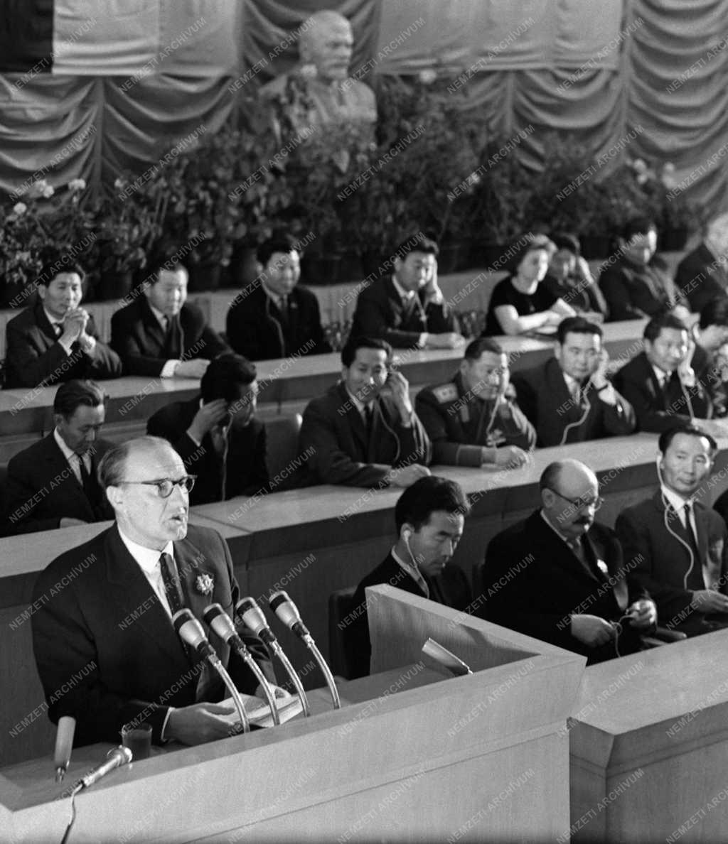 Külkapcsolat - Magyar párt- és kormányküldöttség Mongóliában