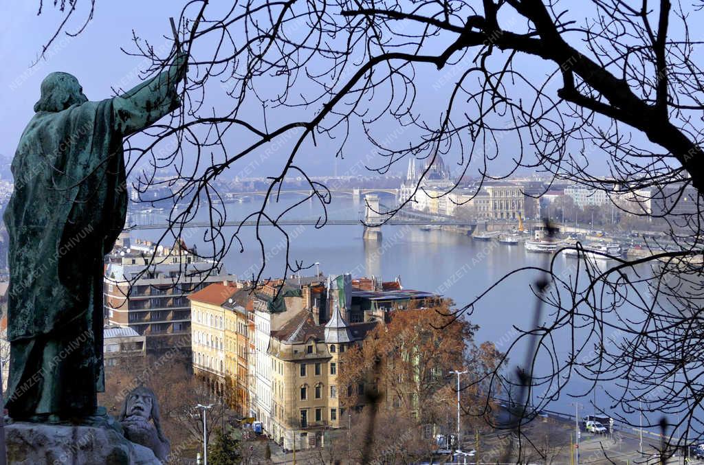 Városkép - Budapest - Dunai panoráma és a Szent Gellért-szobor