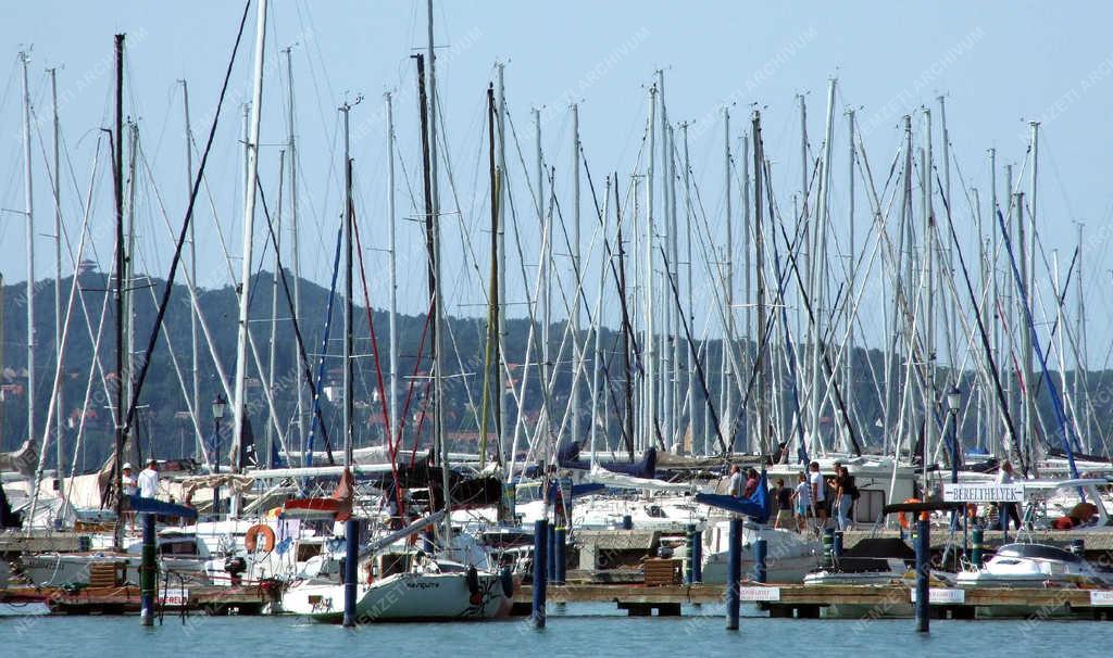 Vízi sport - Balatonfüred - A Balatonfüredi Yacht Club kikötoje