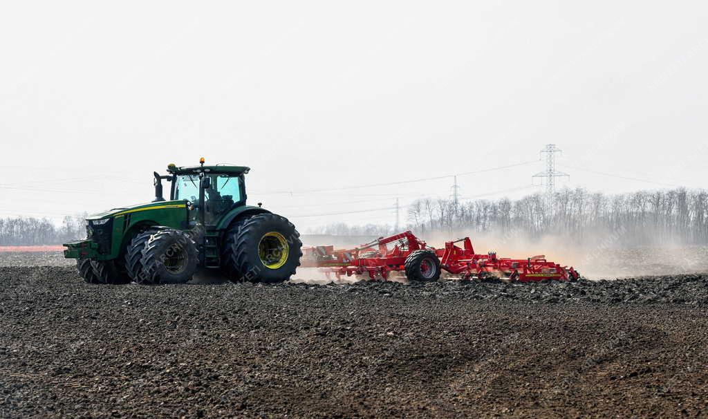 Mezőgazdaság - Tavaszi talajmunkák a debreceni Agrárgazdaság Kft.-nél 