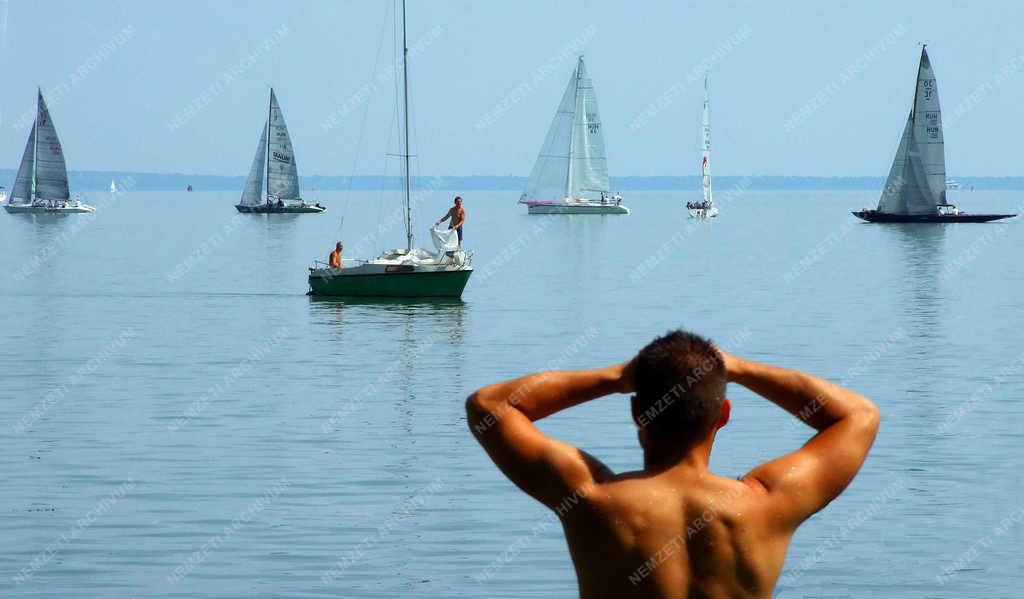 Vitorlázás - Tihany - Vitorlások a Balatonon