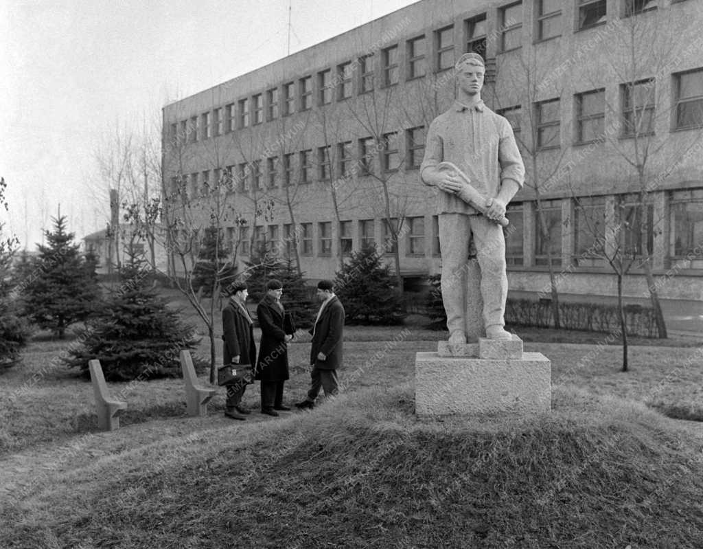 Gépgyártás - A Kiskunfélegyházi Bányászati Berendezések Gyára