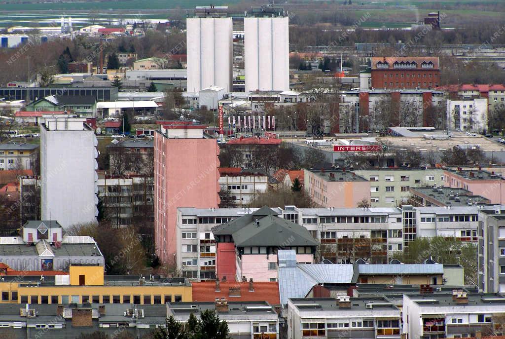 Városkép - Szekszárd - Múlt századi épületek a város keleti részén