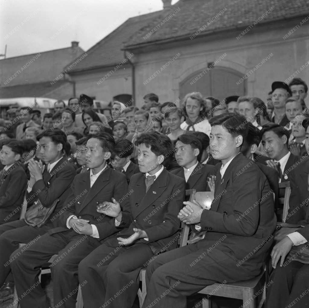 Oktatás - Koreai gyermekek látogatása a Soroksári úttörőknél 
