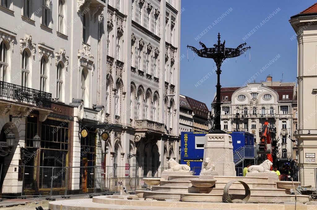 Építőipar - Budapest - Megújul a Vörösmarty tér