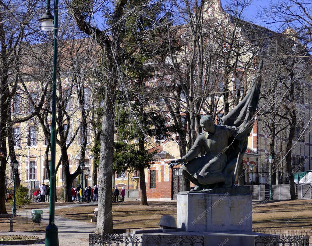 Oktatás - Budapest - Kisiskolások tanórai szünetben