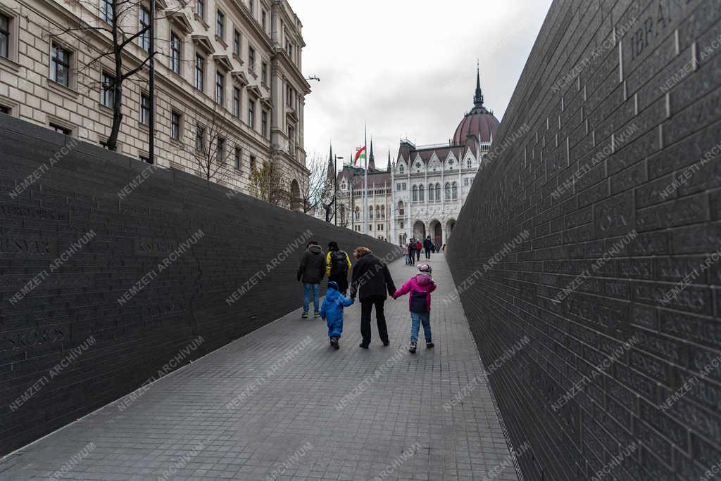 Városkép - Budapest - Az Összetartozás emlékhelye