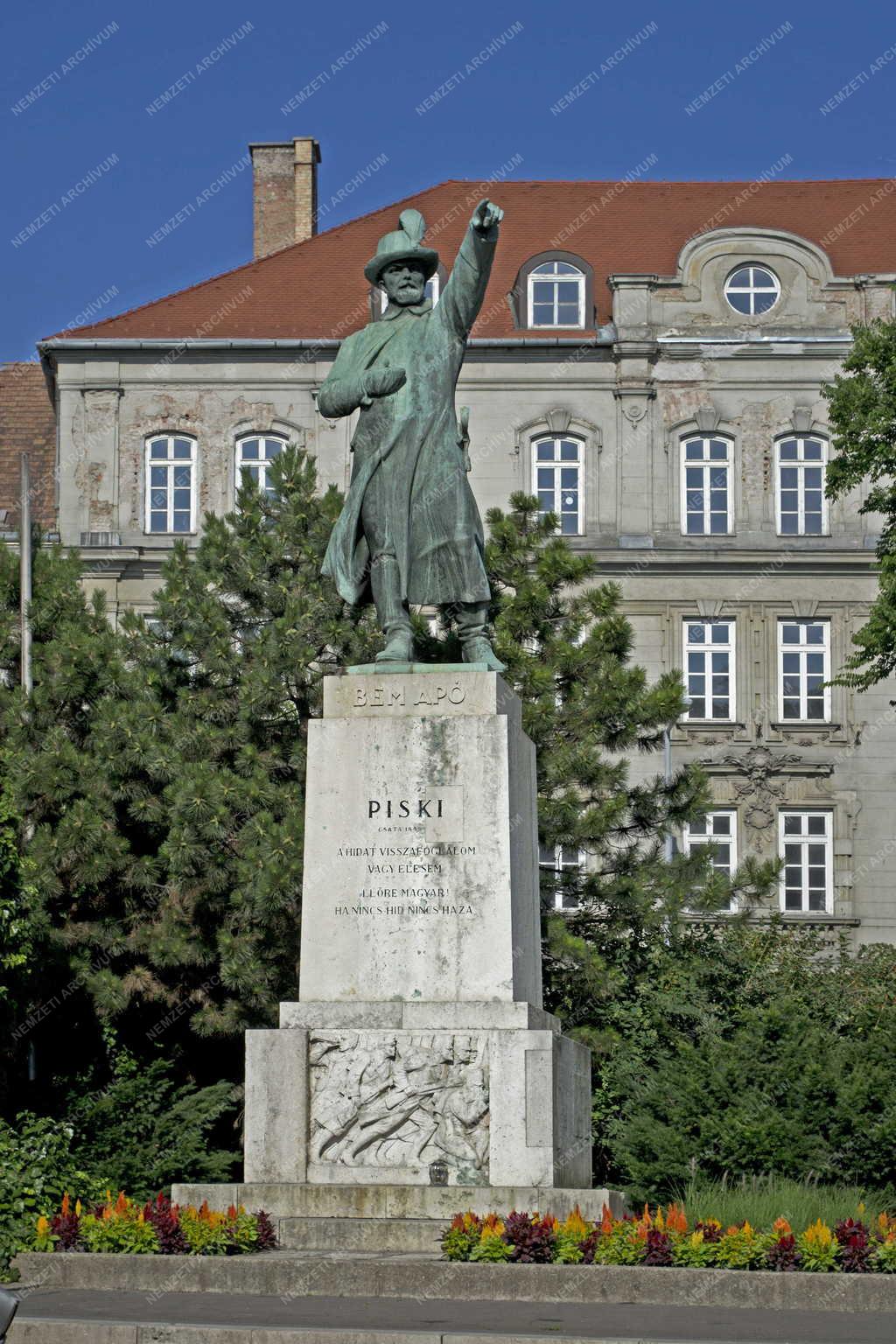 Budapest - Szobor - Bem Tábornok