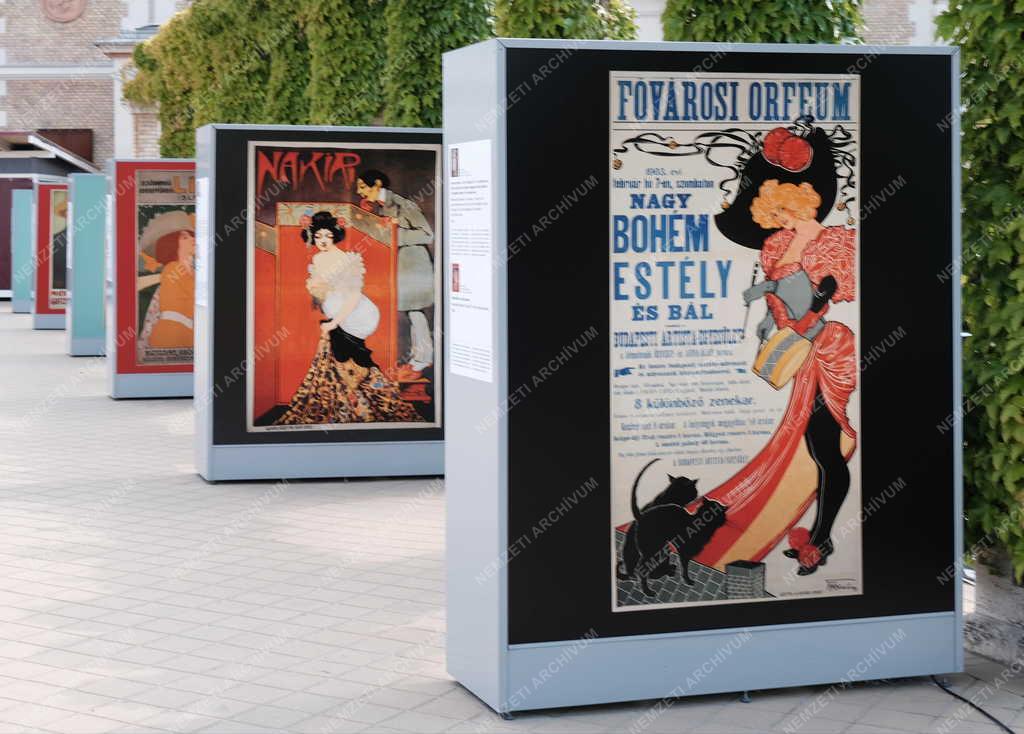 Kultúra - Budapest - Plakátművészeti kiállítás a Várkert Bazárban