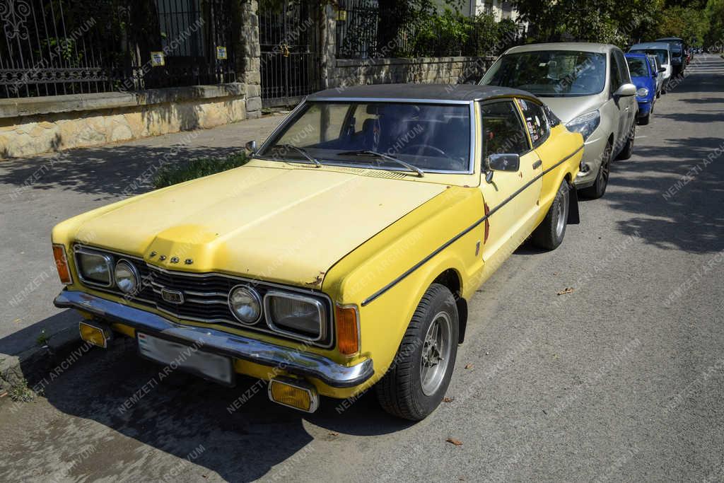 Közlekedés - Budapest - Old Timer Ford