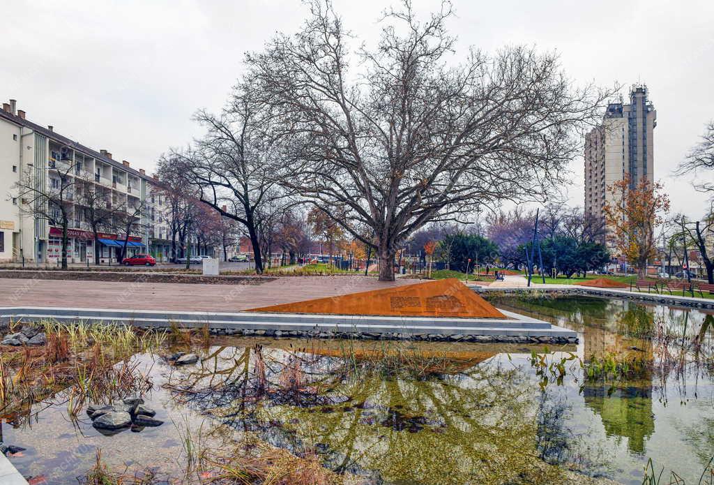 Városképek - Debrecen - Megújult a Petőfi tér