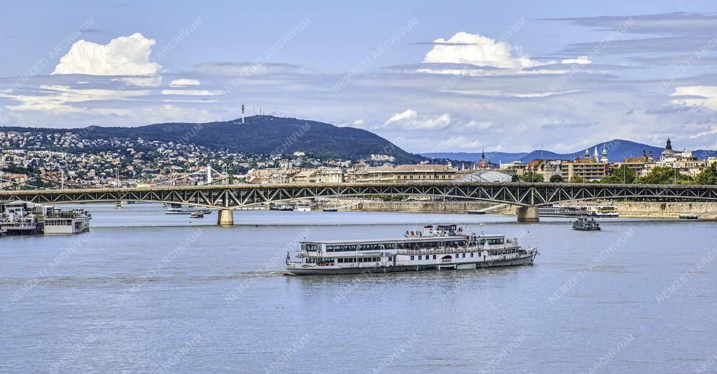 Városkép - Budapest - Dunai látkép - Petőfi híd