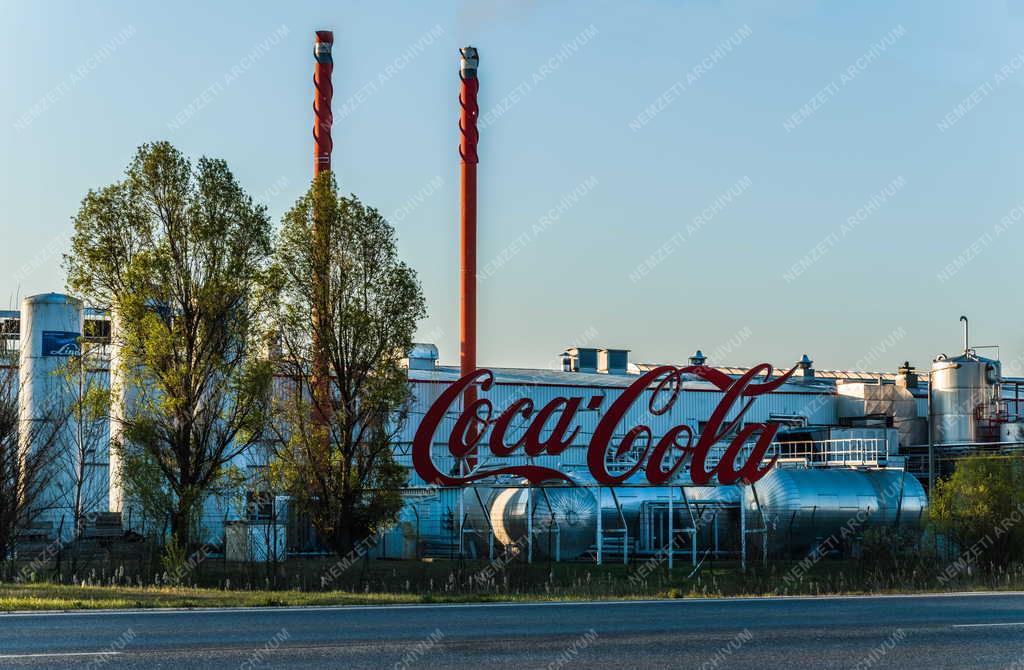 Élelmiszeripar - A Coca Cola palackozó üzeme Dunaharasztiban