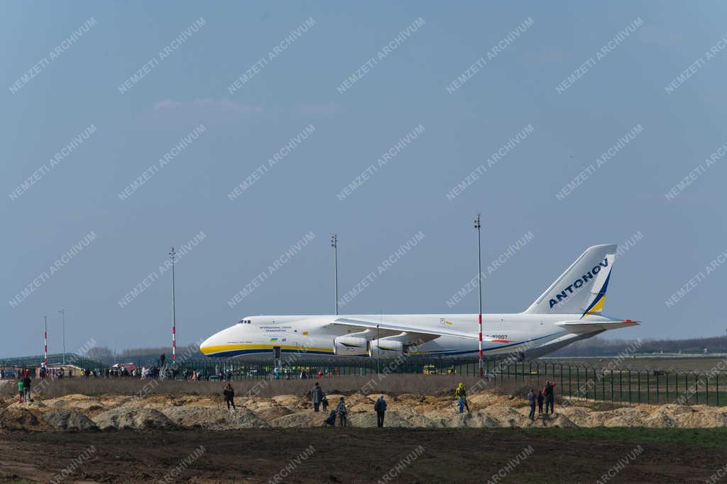 Légi szállítás - Budapest - Antonov Airlines