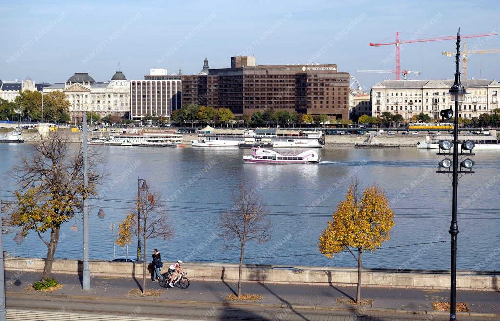 Városkép - Budapest - Kilátás a Várket Bazár teraszáról