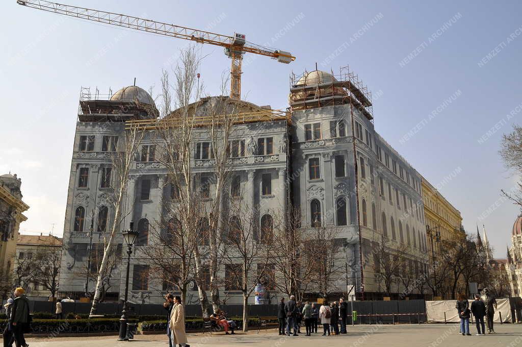 Városkép - Budapest - Megújul a Szabadság téri Adria-palota